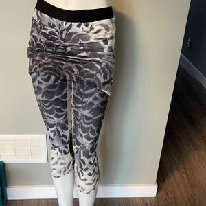 Lululemon size 10 capris